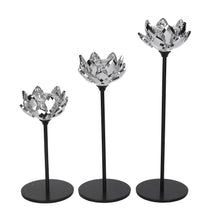 Carregar imagem no visualizador da galeria, Castiçais Flor de Lótus em Vidro e Metal
