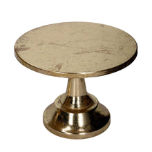 Carregar imagem no visualizador da galeria, Prato c/Pé Dourado em Metal 25cm

