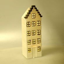 Carregar imagem no visualizador da galeria, Casa com LED em Cerâmica 18cm
